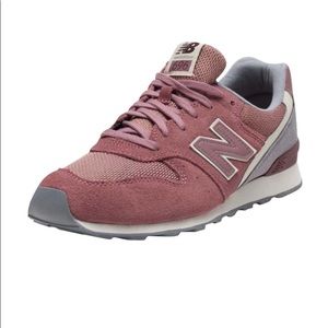 New balance 696 pink suede sneakers
